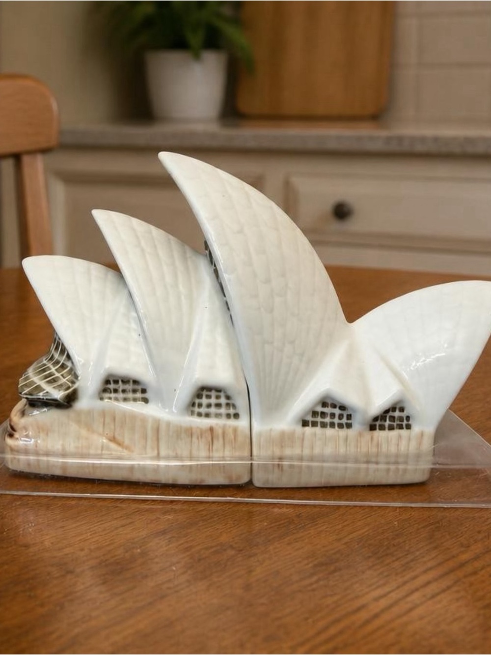 Ceramic Sydney Opera House Salt and Pepper Shaker Set - White